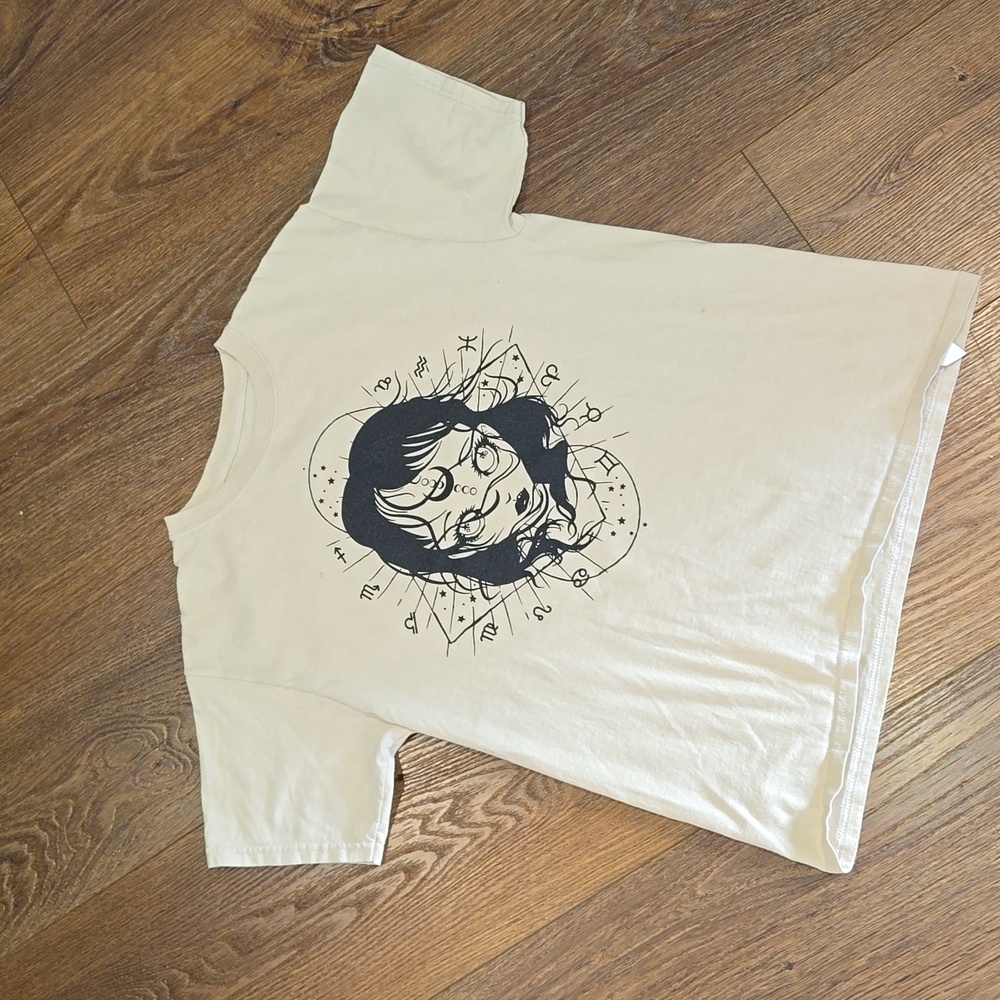 HOT TOPIC ZODIAC WITCH graohic tshirt.. #6236